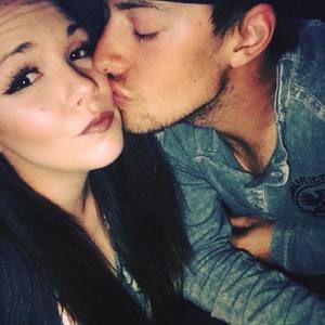 Meet your Posher, Tia